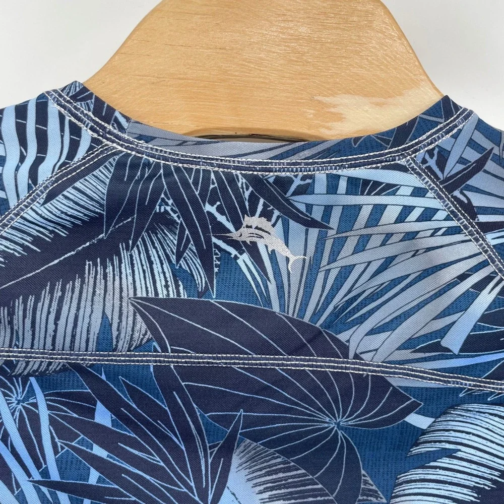Tommy Bahama IslandActive Rash Guard Mens M‎ Blue Tropical Leaf Print Swim Top